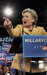 Hillary Clinton ligger bra till i valet. Hon kan få ställa upp i USAs presidentval. Foto: Elise Amendola/Scanpix