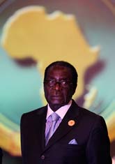 Zimbabwes president Robert Mugabe träffade ledare från andra Afrikanska länder på ett möte i Egypten. Foto: Nasser Nasser/Scanpix