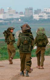 Israeliska soldater på gränsen till Gaza. Foto: Tara Todras Whitehill/Scanpix