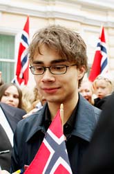 Alexander Rybak firade nationaldagen på den norska ambassaden i Moskva. Foto: Sara Johannessen/Scanpix