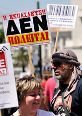 Grekerna strejkar i protest mot regeringen. Foto. Nikolas Giakoumidis/Scanpix