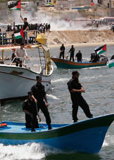 Hit skulle hjälp-fartygen med hjälp till Gaza. Men Israel stoppade fartygen. Foto: Hatem Moussa/Scanpix