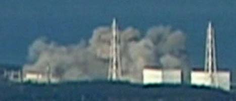 Ett kärnkraftverk exploderade i Japan i helgen. På måndagen var det en ny explosion i ett annat reaktor-hus. Foto: AP/Scanpix