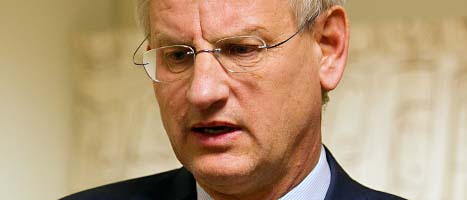 Carl Bildt tror att Nato kommer att be Sverige om hjälp med stridsflygplan i Libyen. Foto: Scanpix