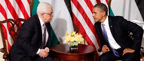 Palestiniernas president Abbas pratar med USAs president Obama. Foto: Pablo Martinez Monsivais/Scanpix