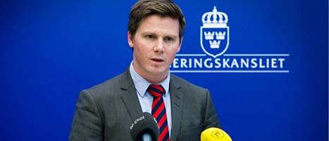 Erik Ullenhag flyttar tillfälligt sitt kontor till förorten. Foto: Claudio Bresciani/Scanpix