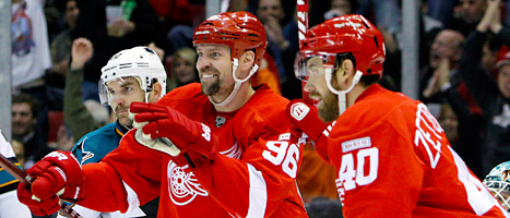 Henrik Zetterberg och hans lagkompis Johan Franzén ska spela för Sverige i VM. Foto: Carlos Osorio/Scanpix