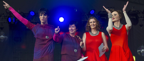 Socialdemokraternas förra ledare Mona Sahlin och EU-minister Birgitta Ohlsson var med och talade när Pride öppnades. FOTO: Leif R Jansson/SCANPIX