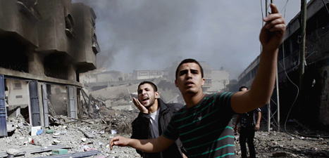 Många palestinier har dödats och skadats av bomberna från Israels stridsflygplan. Foto: Adel Hana/Scanpix.