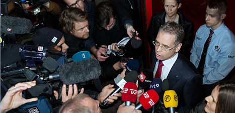 SAS-chefen Richard Gustafson kan andas ut. SAS finns kvar och kan fortsätta att flyga. I alla fall ett tag till. Foto: Scanpix.