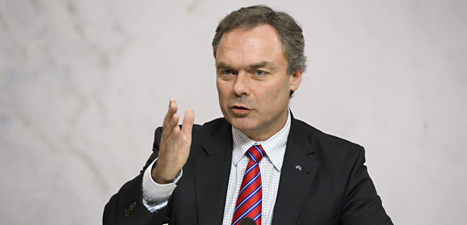 Svenska elever ska få lära sig kinesiska i grundskolan, säger skolminister Jan Björklund. Foto: Ulf Palm/Scanpix.