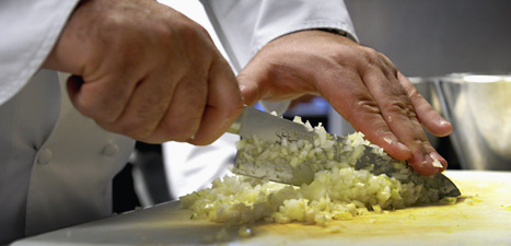 När skatten sänktes fick fler människor jobb på restaurangerna. Foto: Janerik henriksson/Scanpix.