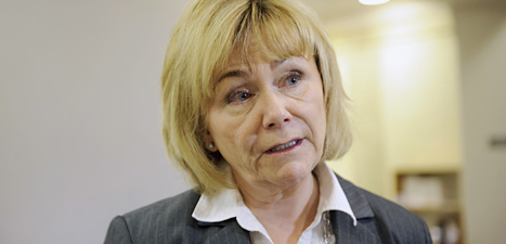 justitieminister Beatrice Ask säger att lagen kanske måste ändras för att stoppa dem som hotar kvinnor på internet. Foto: Henrik Montgomery/Scanpix.