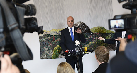 Våldet måste stoppas. Alla måste hjälpa till med att få det lugnt i Husby igen. Det säger statsminister Fredrik Reinfeldt. Foto: Claudio Bresciani/Scanpix.