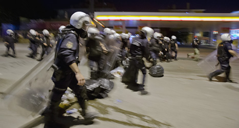 Bråken mellan poliser och demonstranter i Turkiet fortsätter. 
Foto: Vadim Ghirda/Scanpix.