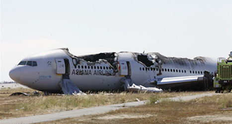 Flygplanet blev helt förstört när det kraschade i San Francisco. Foto: AP.