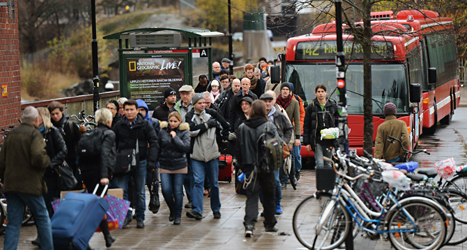 I en vecka kommer det att vara besvärligt att ta sig till Stockholm. Bussar får åka istället för en del tåg. Foto: Fredrik Sandberg/TT