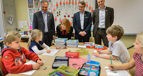 Alliansen besöker en grundskola i Stockholm. Foto Anders Wiklund / TT