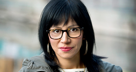 Rossana Dinamarca i Vänsterpartiet skäller på regeringen. Foto: TT