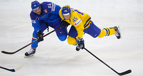 Sverige vann lätt mot Italien i ishockey-VM i Vitryssland.
Foto: Sergej Grits/TT.