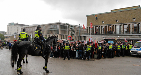 Många protesterade när Sverigedemokraterna hade möte i Göteborg. Foto: TT