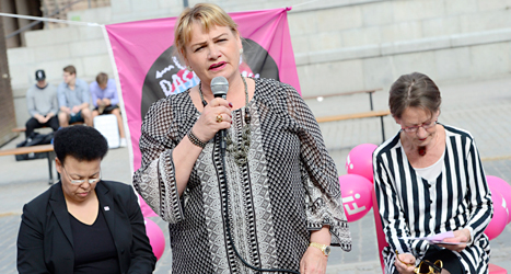Soraya Post pratar på ett möte med Feministiskt initiativ. Foto: TT