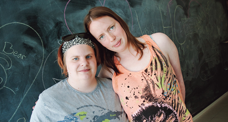 Johanna och Josephine ska rösta i valet till riksdagen. Foto: Ulrika Åling