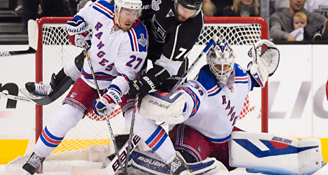 Den svenske målvakten Henrik Lundqvist släppte in tre mål när New York förlorade mot Los Angeles. Foto: Mark J. Terrill/TT.