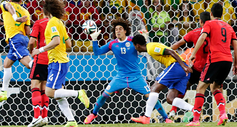 Mexikos målvakt Ochoa var lysande bra i matchen mot brasilien Foto: André Penner
