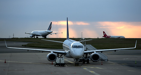 Flygföretagen slipper betala skatt på utsläpp. Det är dåligt, tycker organisationen OECD. Foto: TT