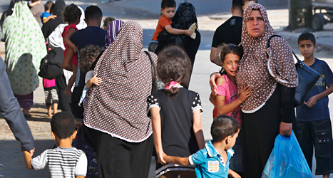Palestinier flyr undan Israels bomber i norra Gaza.
Foto: Lefteris Pitarakis/TT.