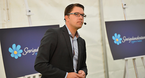 Sverigedemokraternas ledare Jimmie Åkesson pratade med journalister på tisdagen. Foto: TT