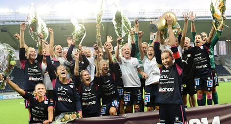 Linköpings lag jublar efter finalen i Svenska Cupen. De vann för fjärde gången. Foto: Fredrik Persson /TT