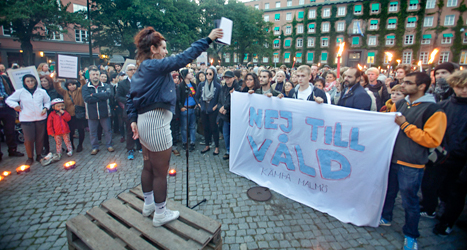 Människor i Malmö protesterade mot polisernas våld. 
Foto: Drago Prulovic/TT.