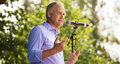Vänsterpartiets ledare Jonas Sjöstedt pratade i Umeå. Foto: TT