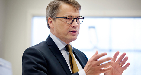 Tidigare i år berättade socialminister Göran Hägglund om regeringens förslag för cancervården. Foto: TT