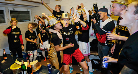 Rosengårds spelare firar ännu ett guld. Foto: Adam Ihse /TT