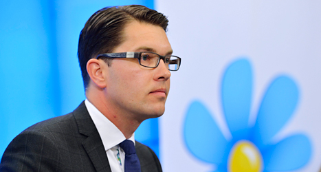Sverigedemokraternas ledare Jimmie Åkesson har problem. Många politiker i partiet har tvingats sluta. Foto: TT