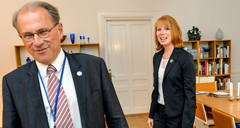 Talmannen Per Westerberg har precis pratat med Centerpartiets ledare Annie Lööf. Foto: TT