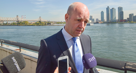 I veckan var Fredrik Reinfeldt i New York för ett möte om klimatet. Då passade många journalister på att fråga varför han vill sluta. Foto: TT