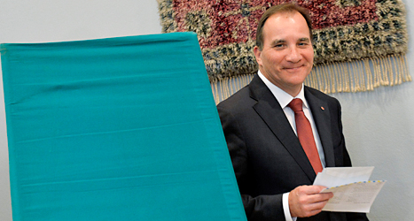 Socialdemokraternas ledare Stefan Löfven röstar i Stockholm på söndagsmorgonen. Nu kan han bli statsminister. Foto: Jonas Ekströmer /TT