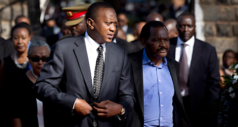 Kenyas president Uhuru Kenyatta kommer till domstolen i Haag. Foto: Ben Curtis/TT