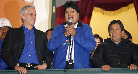 Evo Morales kan fortsätta som president i landet Bolivia. Foto: Martin Mejia/TT.