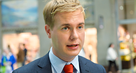 Miljöpartiets ledare Gustav Fridolin visste om att den anställde hade dömts för narkotikabrott. Foto: Henrik Montgomery/TT.