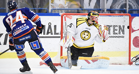 Växjös Jani Lajunen gör 4-0 i matchen mot Brynäs. Foto: Mikael Fritzon/TT