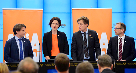 Erik Ullenhag från Folkpartiet, Anna Kinberg Batra från Moderaterna, Emil Källström från Centerpartiet och Jakob Forssmed från Kristdemokraterna berättade om Alliansens förslag. Foto: TT.