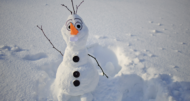 En glad snögubbe