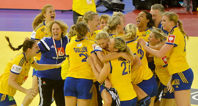 Sveriges lag jublar efter att ha vunnit brons i EM.