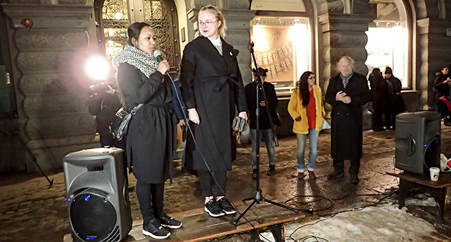 Folk demonstrerade i Stockholm.