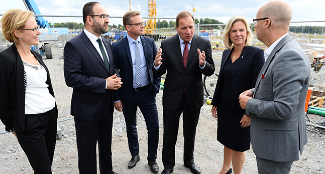 Statsminister Stefan Löfven och flera andra ministrar.